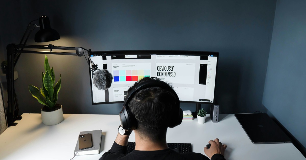 Freelancer vs Agency – Kaunsa Better Hai Aapke Business Ke Liye?