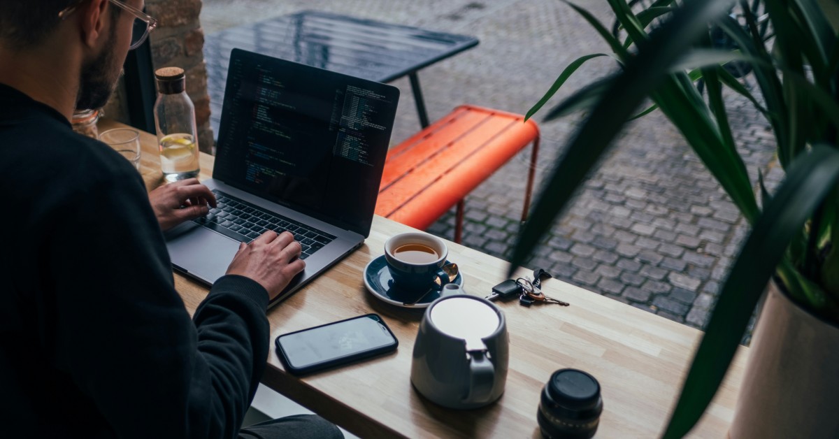 Story Ads vs Feed Ads: Which One Generates More Sales?