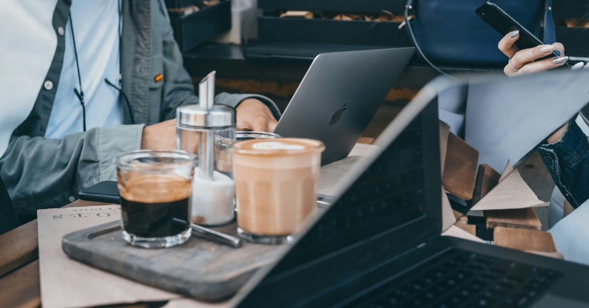 Best Carousel Ads Strategy for E-commerce & Local Businesses